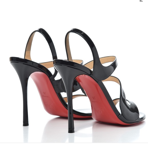 New CHRISTIAN LOUBOUTIN
Vavazou Asymmetric Sandals - Picture 13 of 14